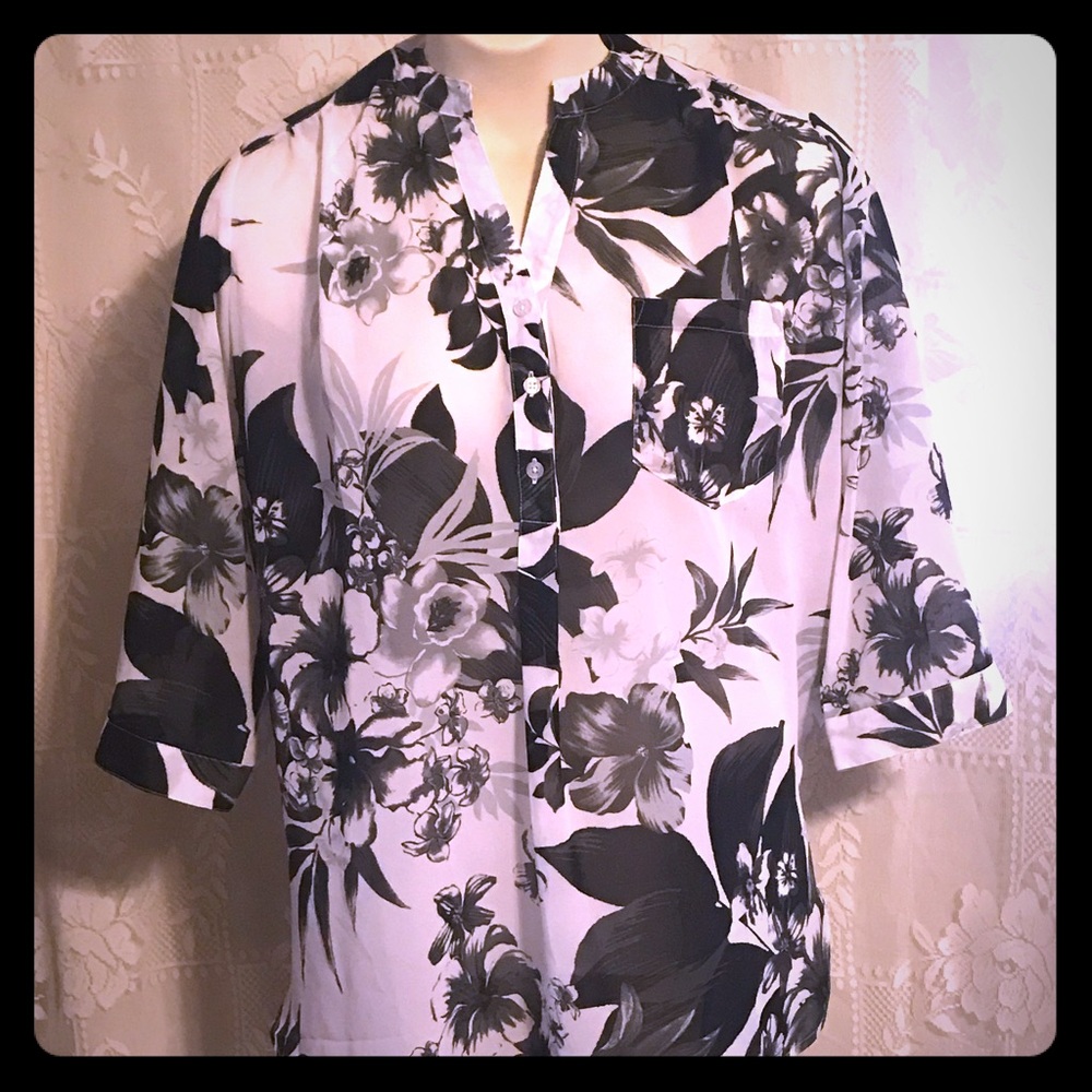 Rouge Black & White V-Neck 3/4 Sleeve Plus 2X NWT